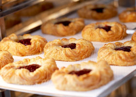 6103 Schulstad Bake-off Raspberry Crown Danish Pastries