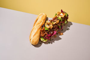 15470000_HALF-FRANS-STOKBROOD-WIT-27CM_RECEPT-HER(F)T-CARPACCIO-BROODJE_LIGGEND_v1