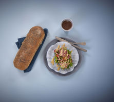 6836019 Grovt havre og chiafrøbrød tin server med roastbiff b hig_2