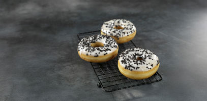 5444732 donut vanilje og sjokoladesmak bredde2