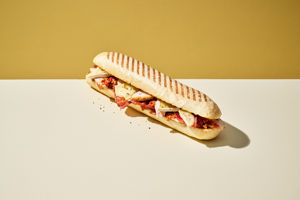 24700000_PANINI-KRUIDEN-GEGRILD-26CM_RECEPT_PANINI-GEGAARD-SPEK_LIGEND_v1