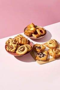 223173_27090000_Mini-Danish-Selection_Citroenflap_Cherry-almond-square_ARTISTIEK-SFEER_crop