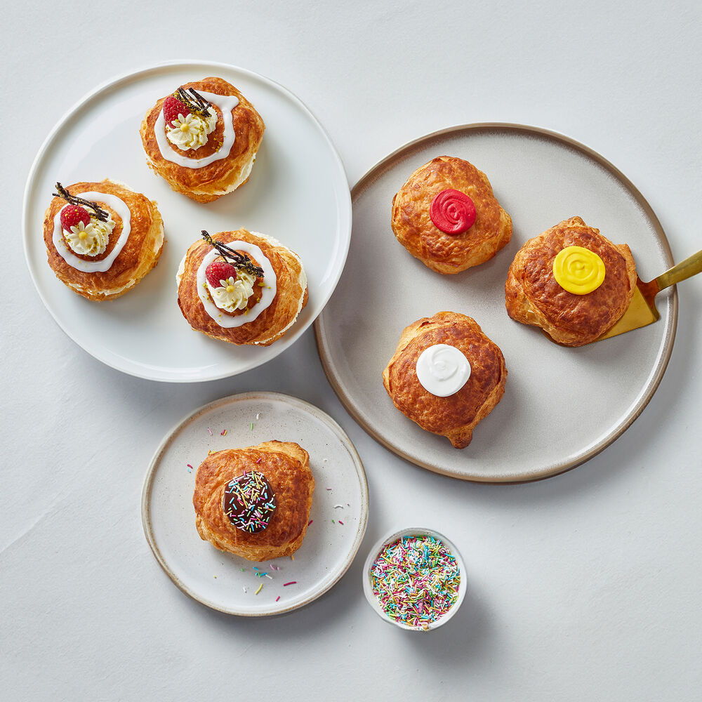 227289 Decorated Danish Doughnuts