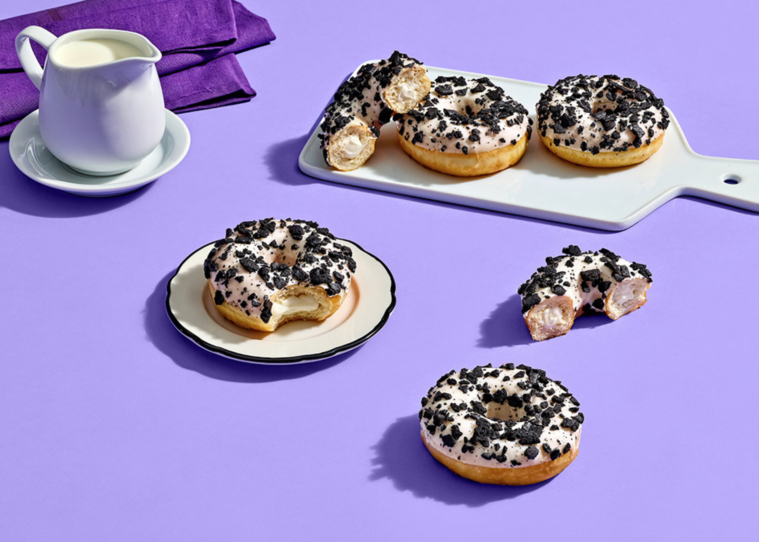 228292 Schulstad Cookies & Creme Filled Ring Donuts