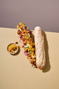 27470000_223283_HALF_PLUS_FRANS_STOKBROOD_WIT_BEBLOEMD_RECEPT_BALI_BAGUETTE_STAAND