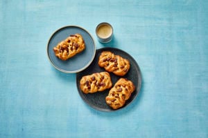 52100012 Wienerpekan Maple Pecan Plait