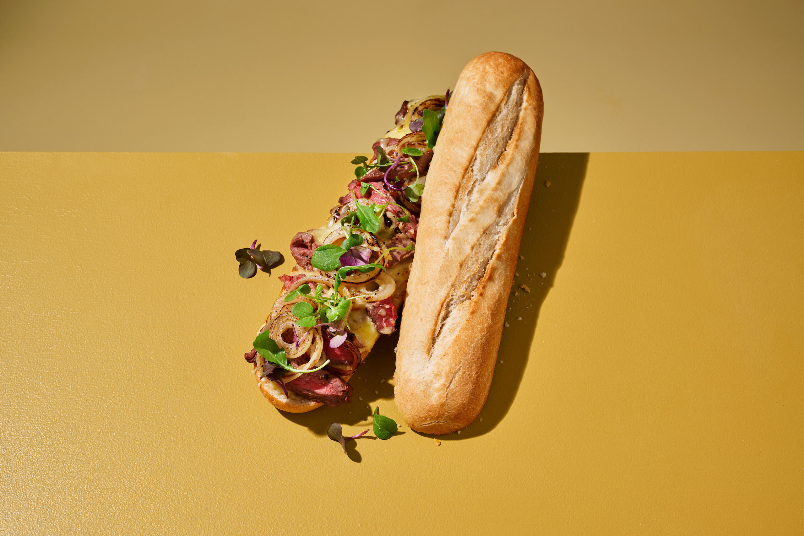 15470000_223282_HALF_PLUS_FRANS_STOKBROOD_WIT_PHILLY_CHEESE_STEAK_LIGGEND