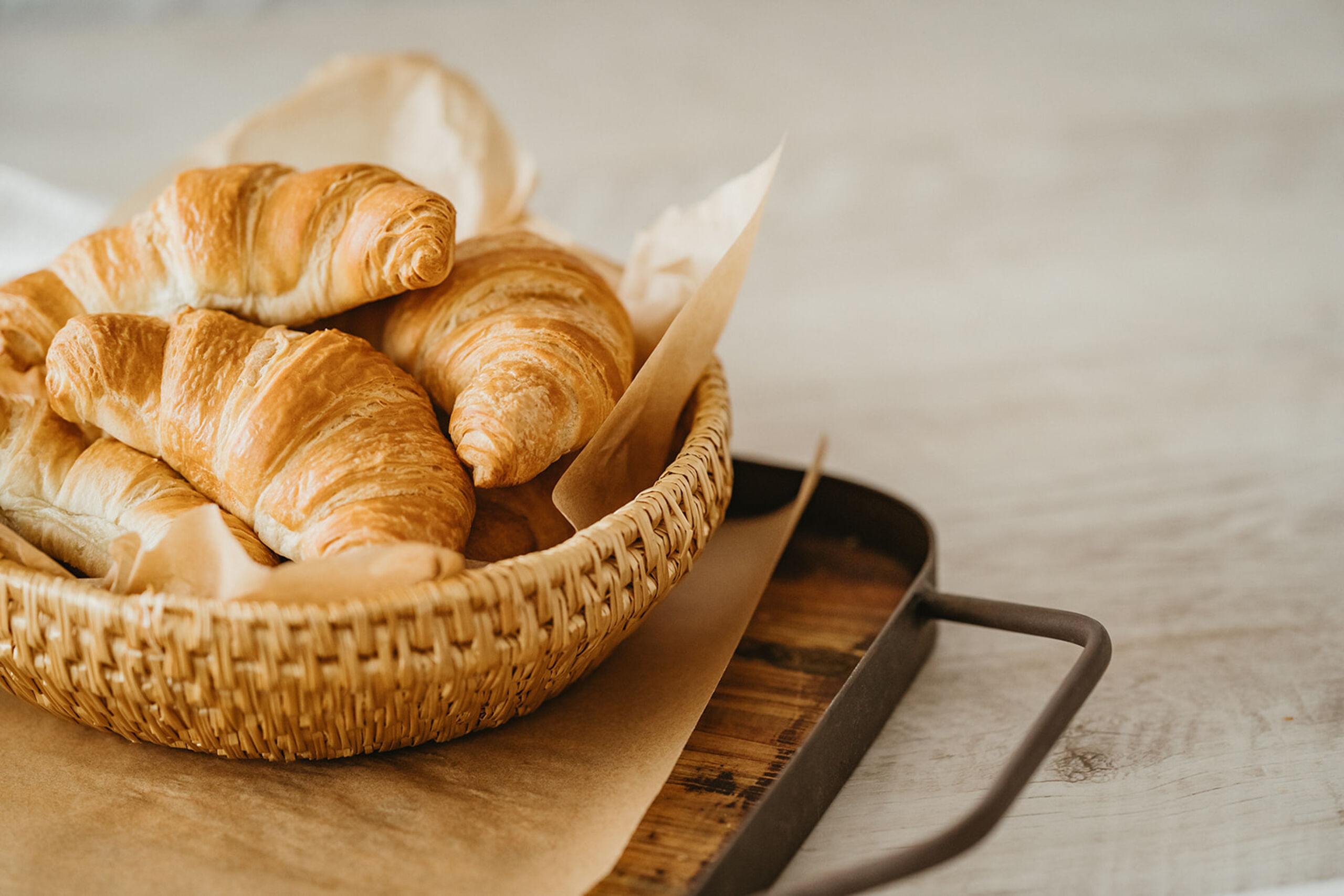 bdj_croissants_3pk_styled_basket