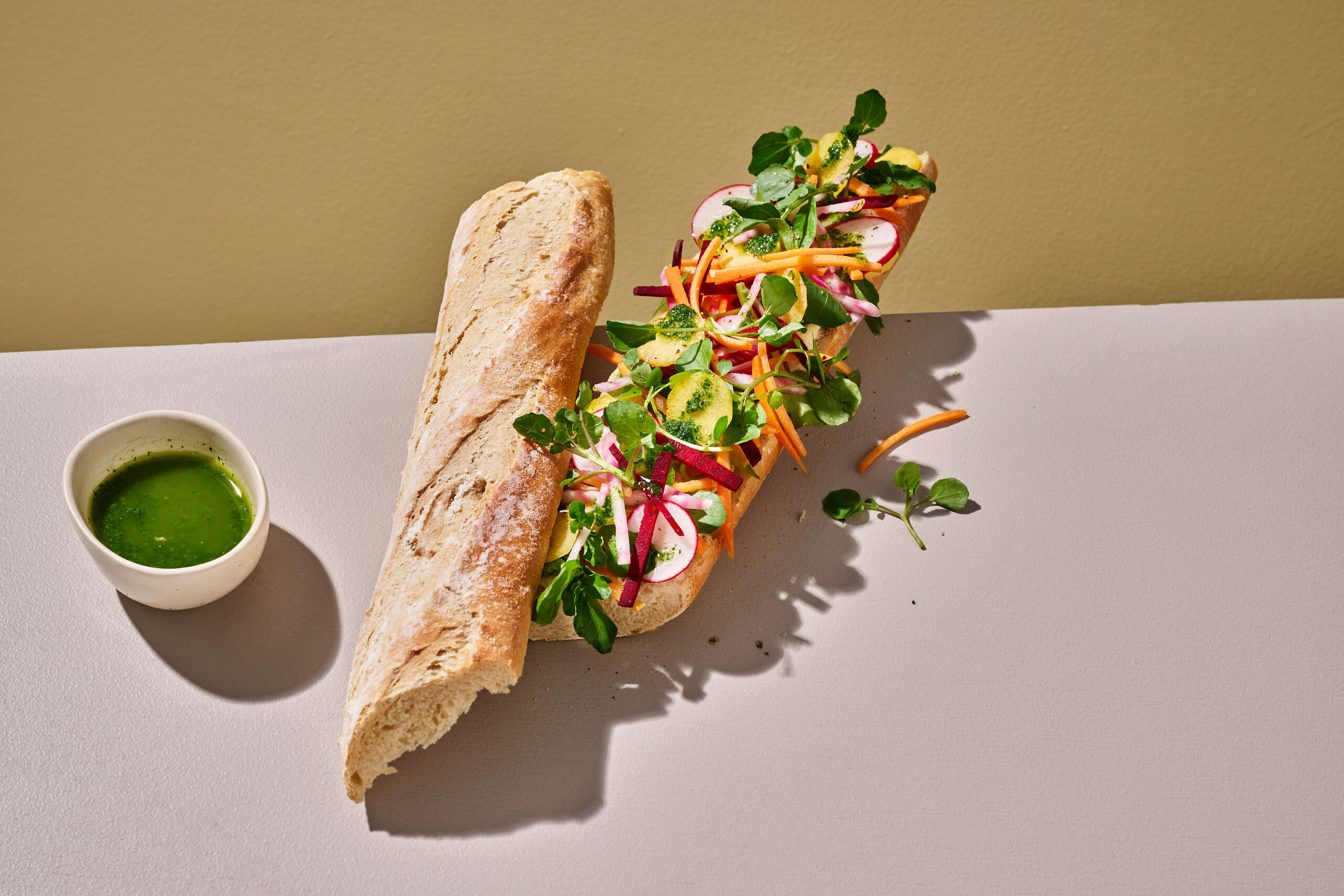 27480000_223284_PLUS_FRANS_STOKBROOD_WIT_BEBLOEMD_RECEPT_RAINBOW_BAGUETTE_LIGGEND
